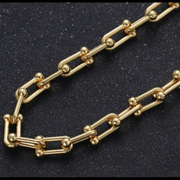 Woman’s U-Link Paperclip Necklace & Bracelet Set - Picture 6 of 11